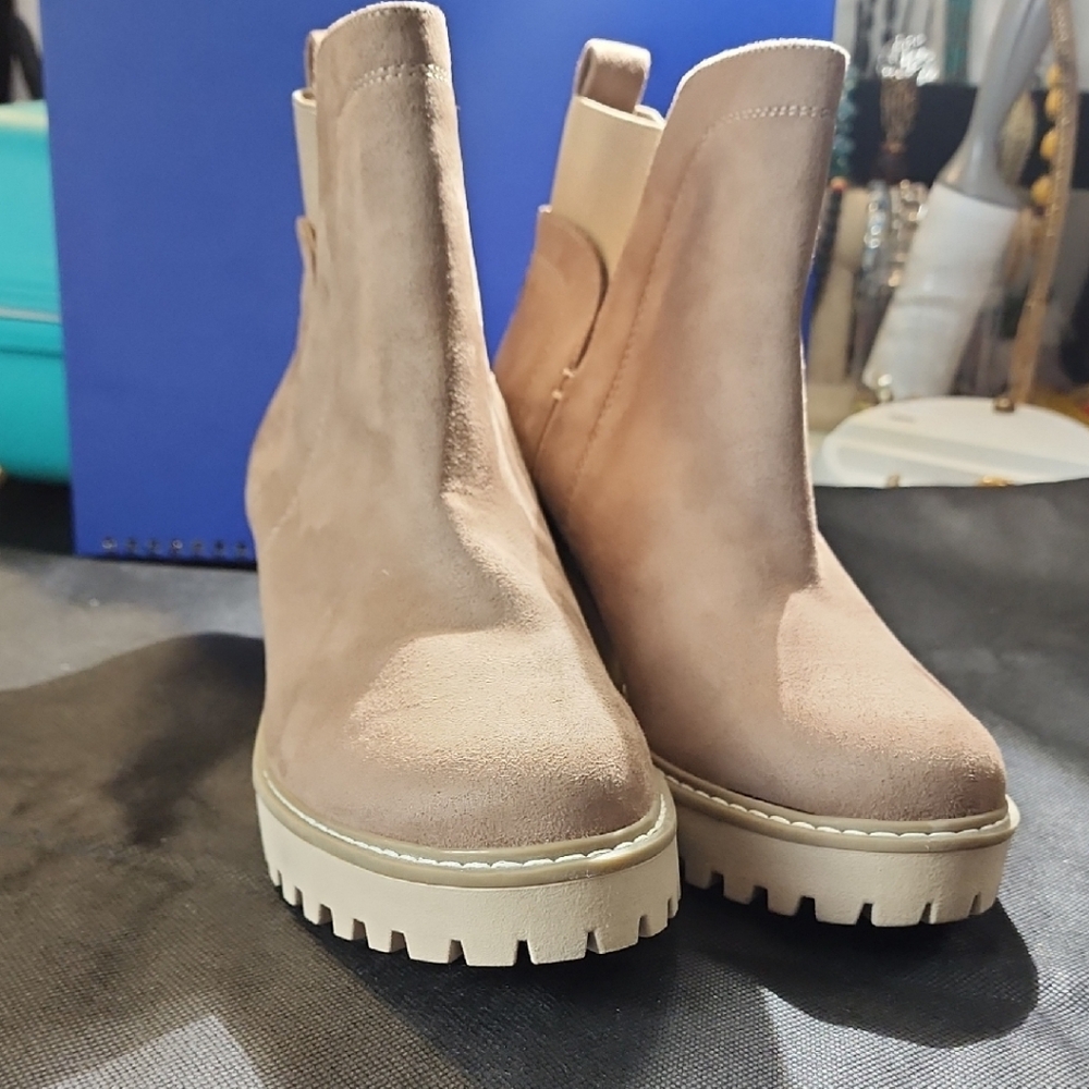 Women's Tan Ankle Boots DOLCE VITA NORDSTROM wms.8.5 NEW Lug Sole leather Bootie
